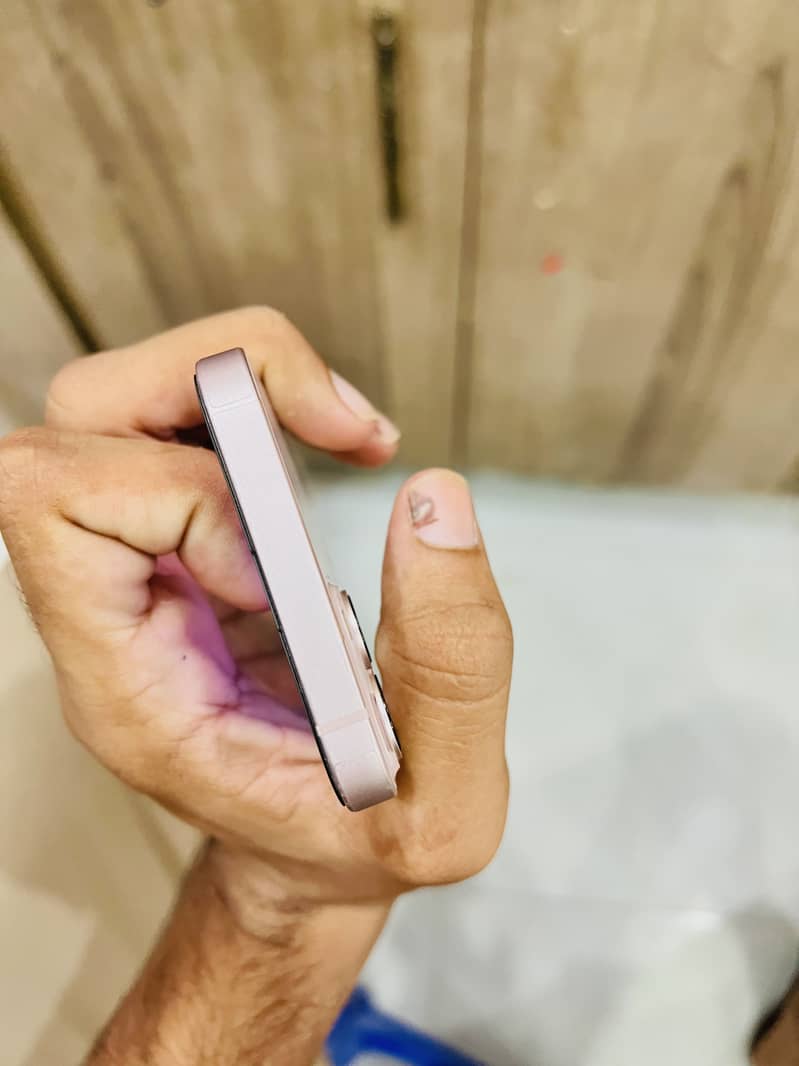 Apple iPhone 13 5