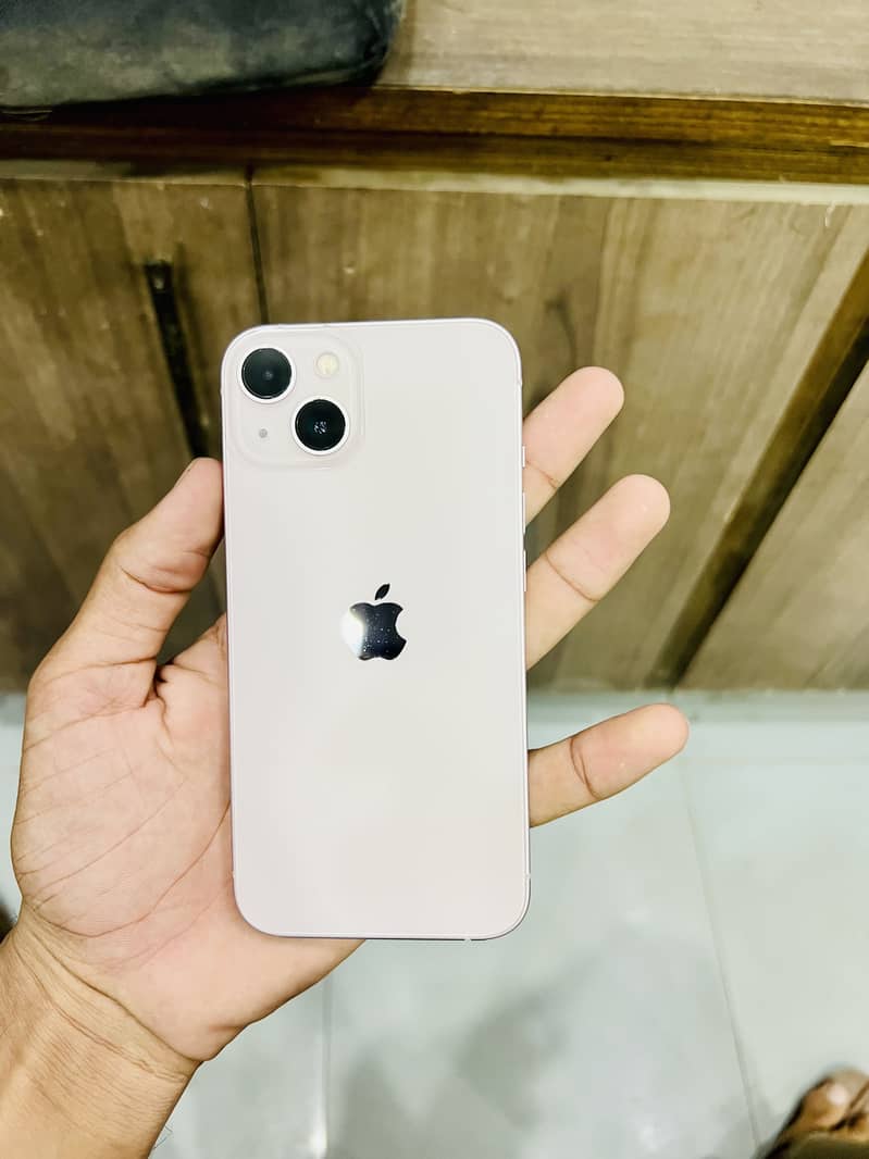 Apple iPhone 13 6