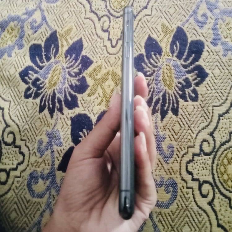 Apple iPhone 11 Pro Max 1