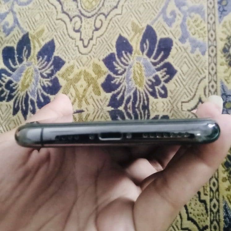 Apple iPhone 11 Pro Max 3