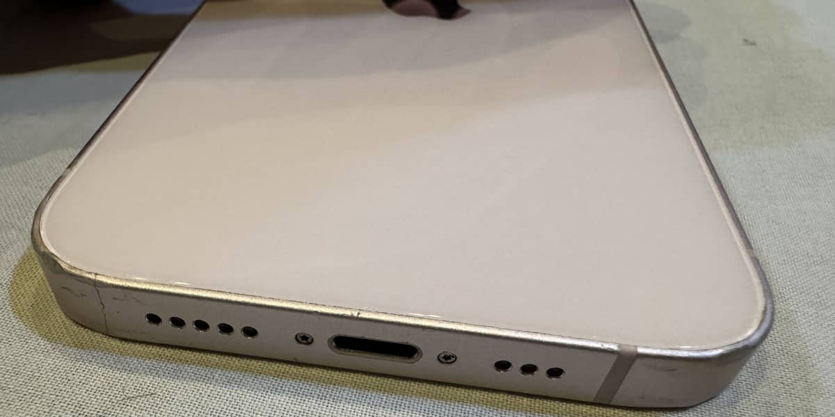 Apple iPhone 13 4