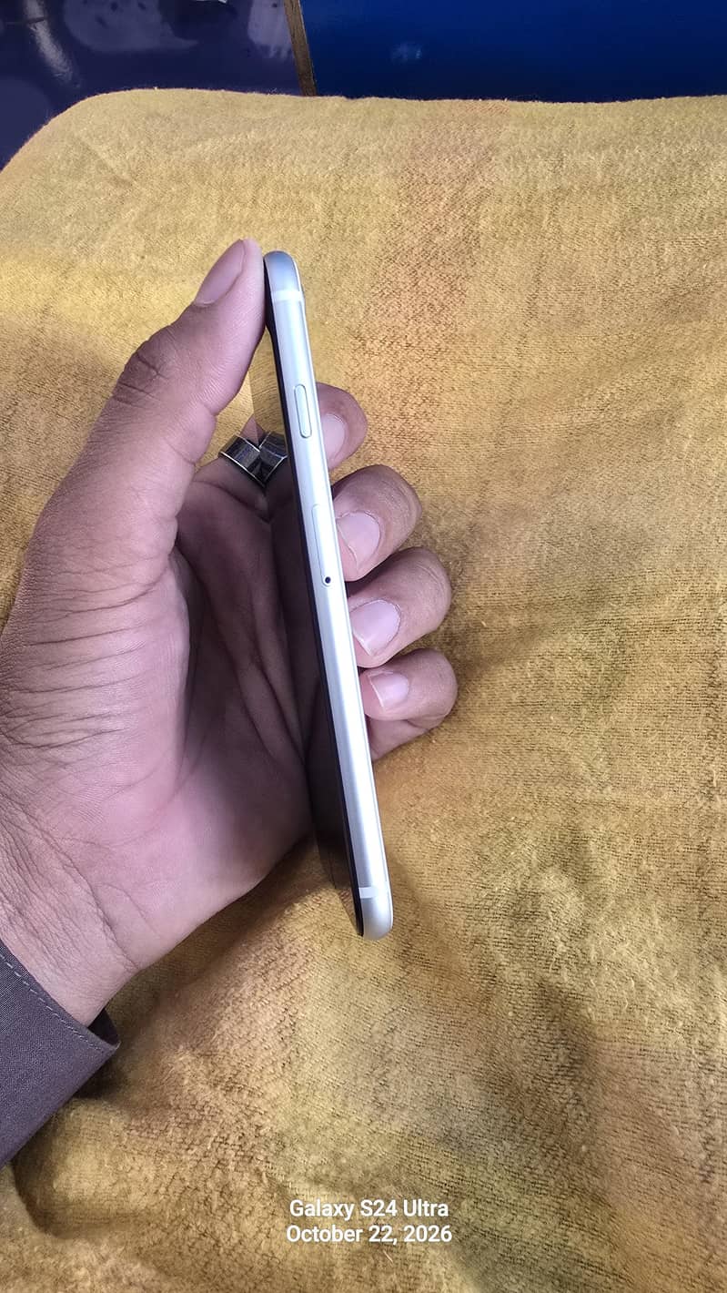 Apple iPhone SE 3