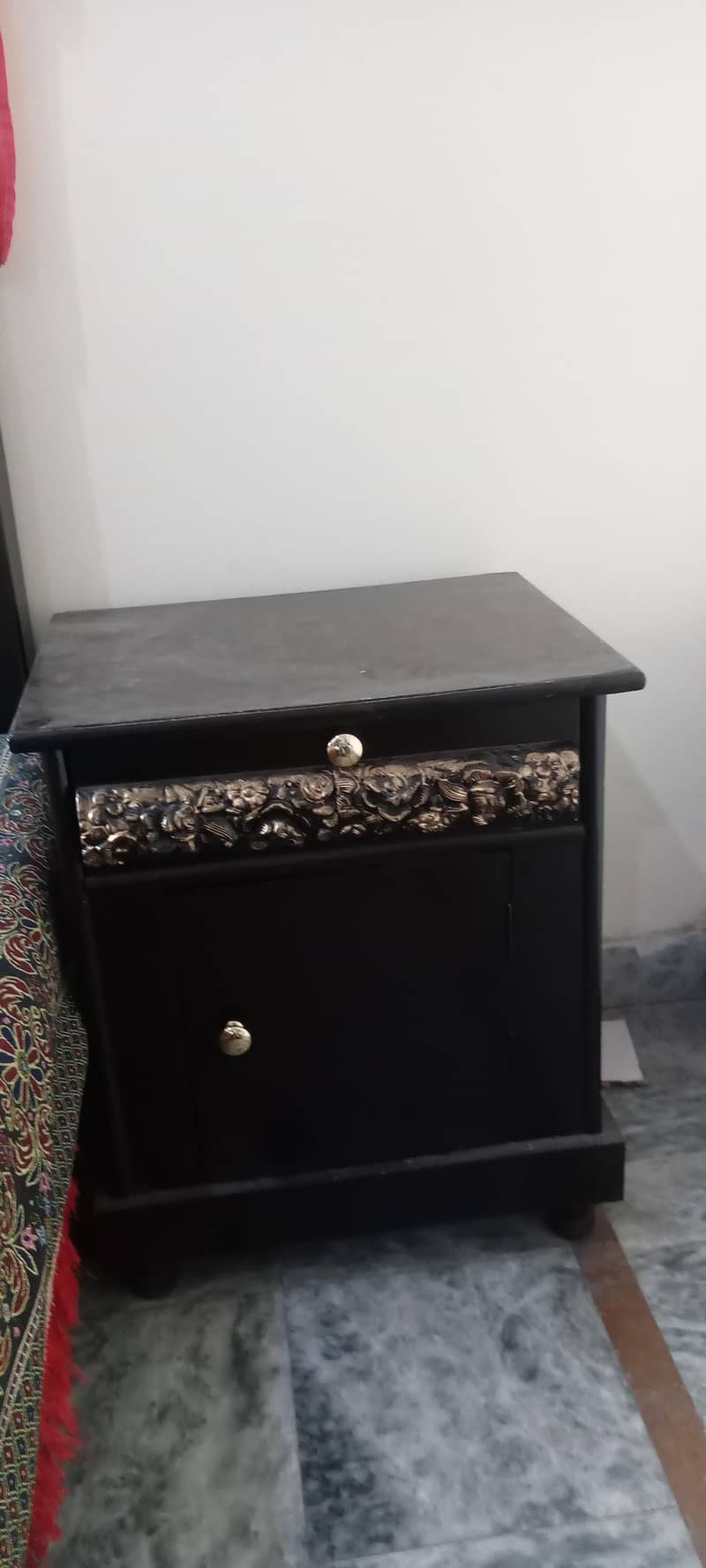 Bed with two side tables 5