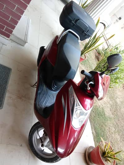 United 100 cc Scooty 2023