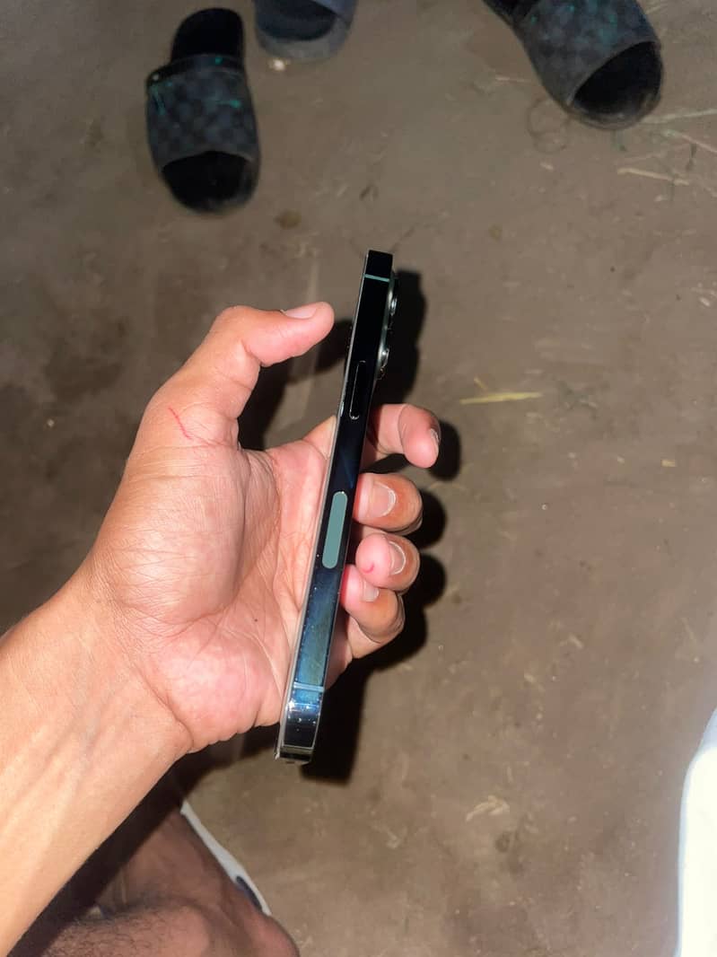 Apple iPhone 13 Pro 2