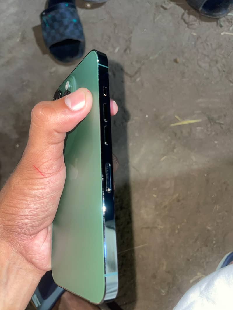 Apple iPhone 13 Pro 4