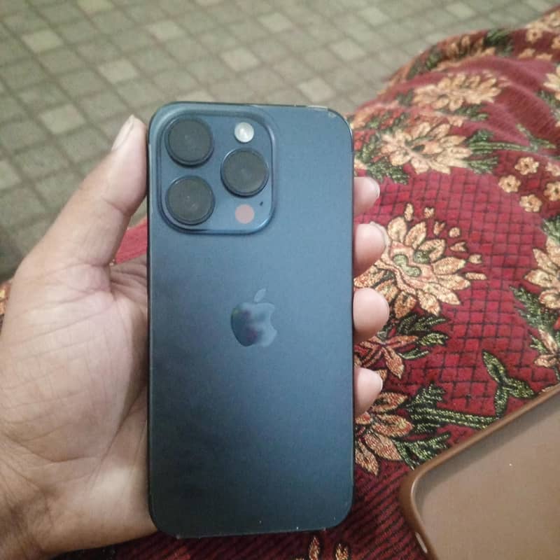 Apple iPhone 15 Pro 4