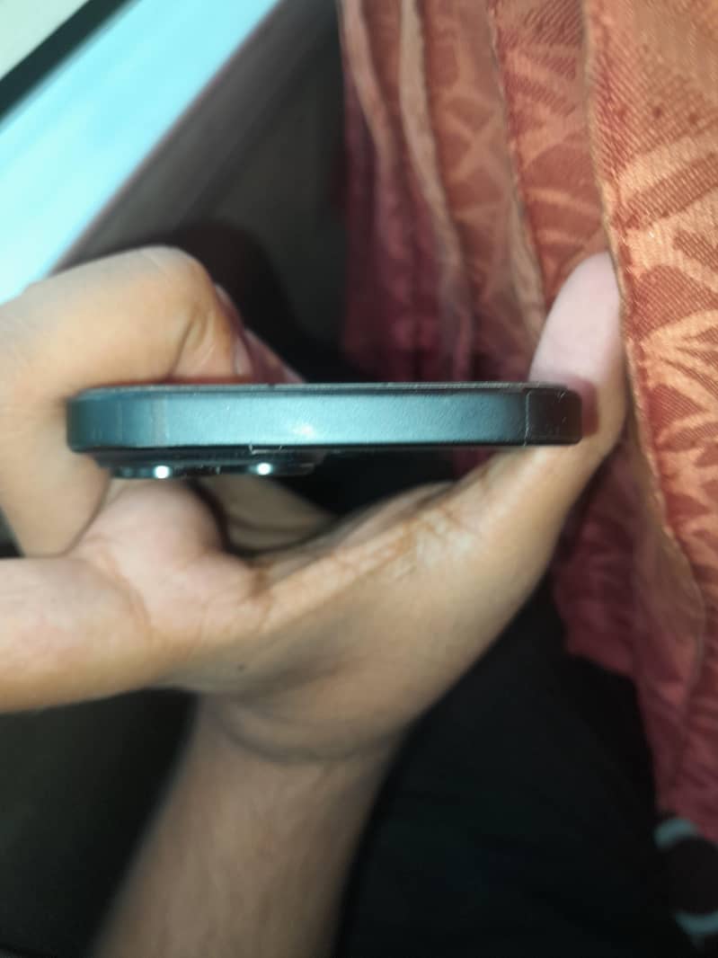 Apple iPhone 15 4