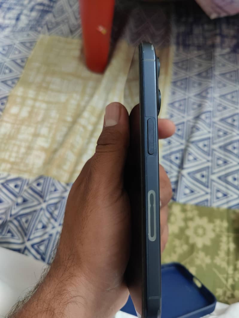 Apple iPhone 15 Pro 2