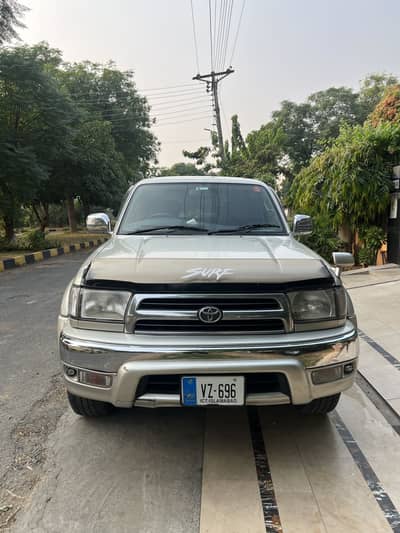 Toyota Hilux Surf SSR-X 1999 2.7L Petrol in Lahore - Mint condition