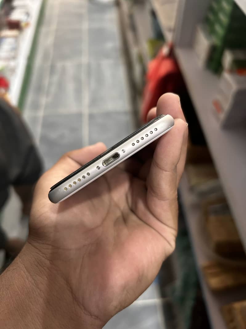 Apple iPhone SE 3