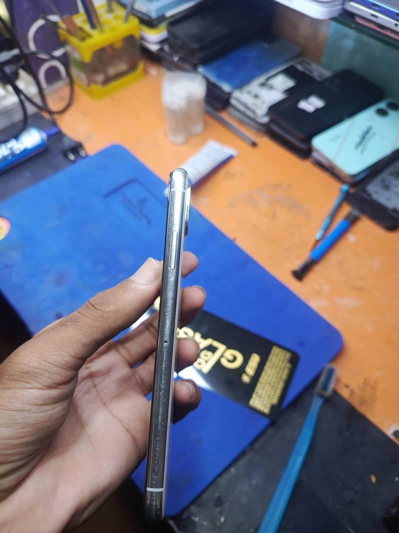 Apple iPhone XS 3