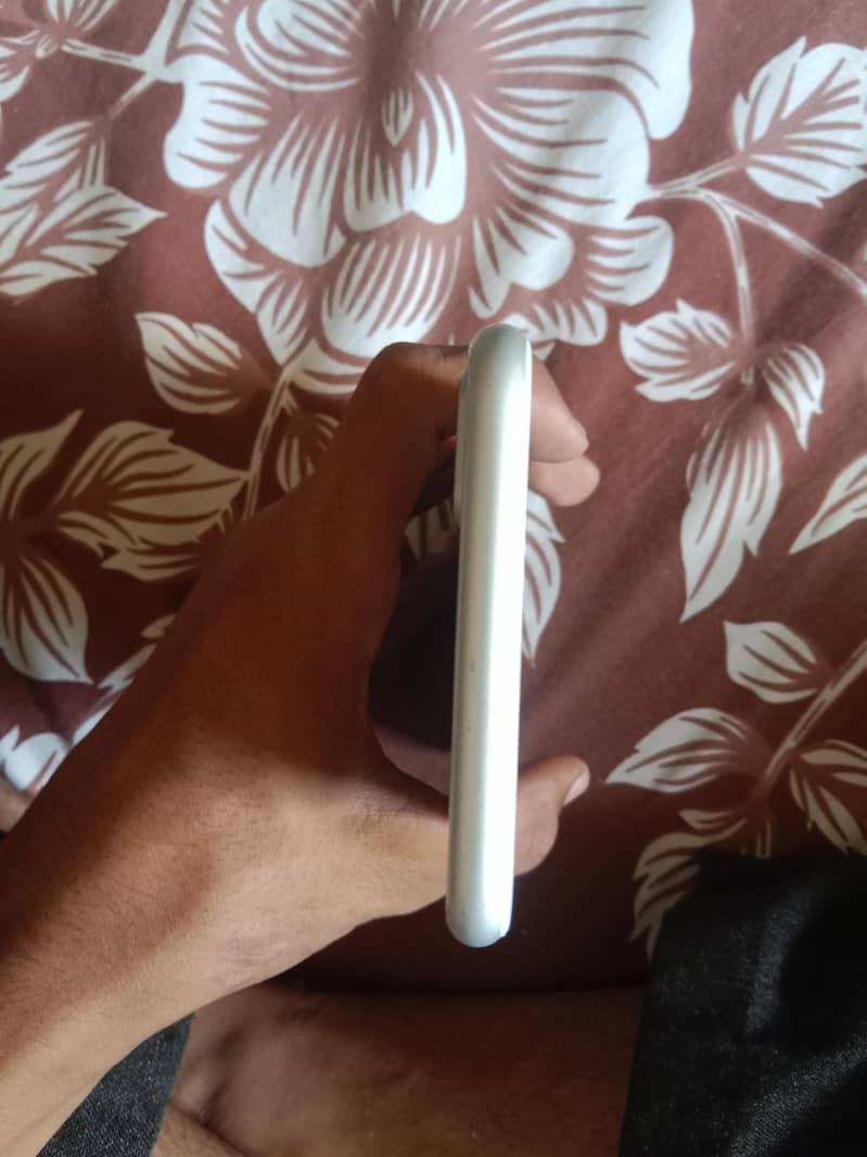 Apple iPhone 8 Plus 4
