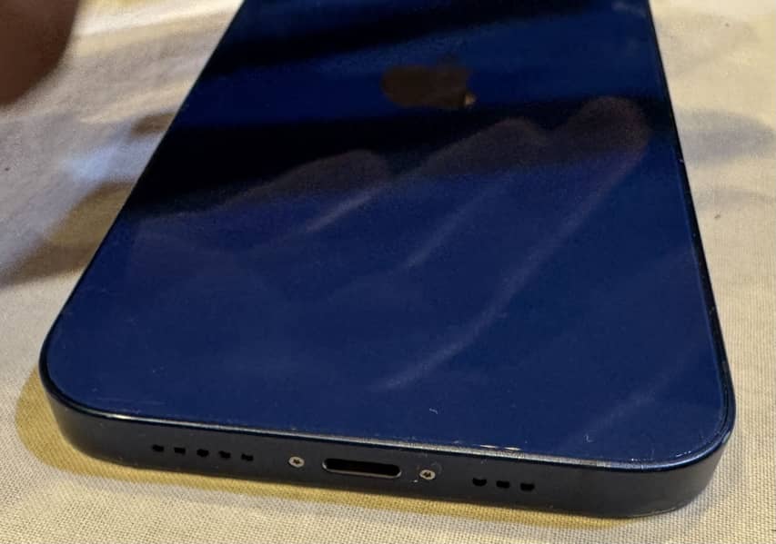 Apple iPhone 12 4