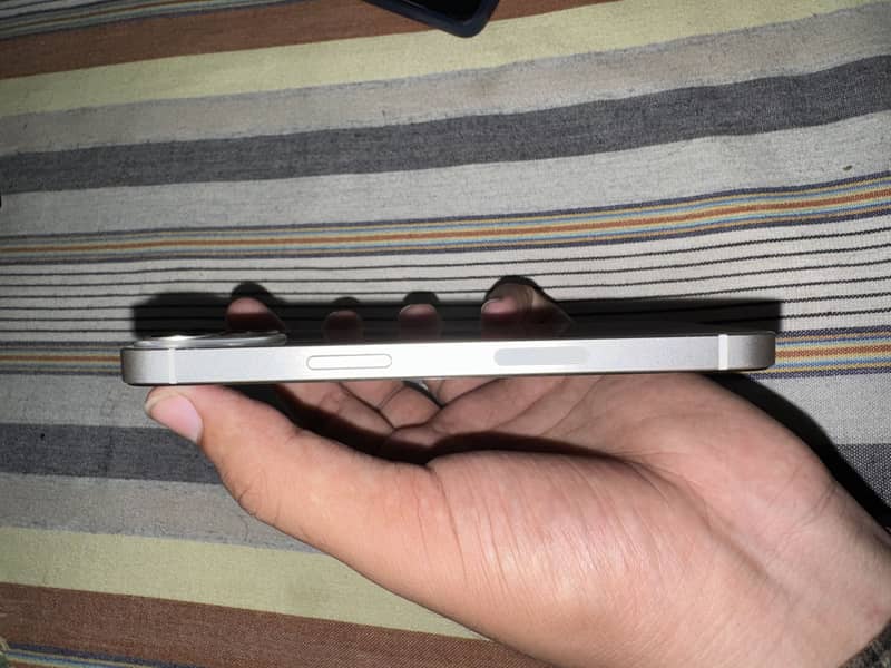 Apple iPhone 13 3