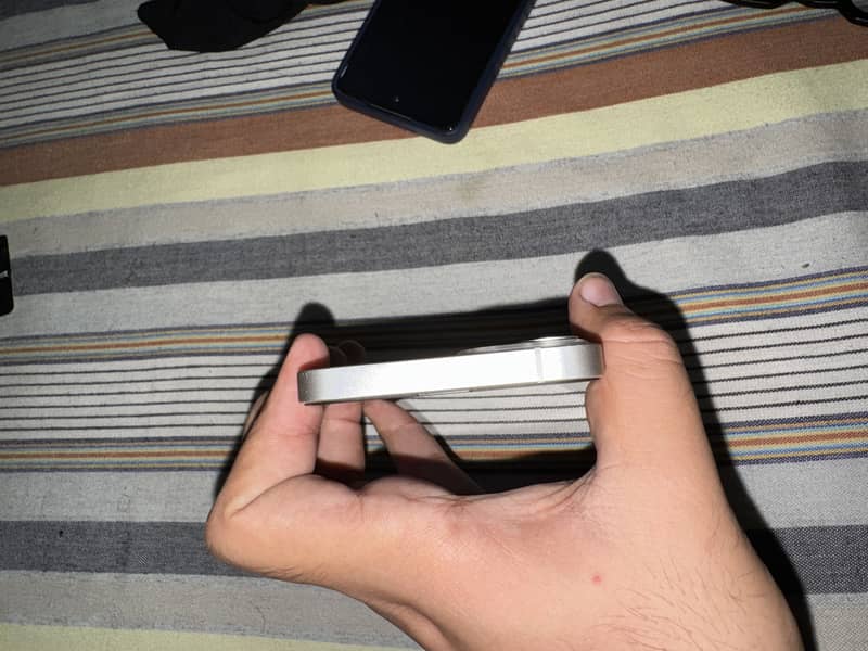 Apple iPhone 13 4