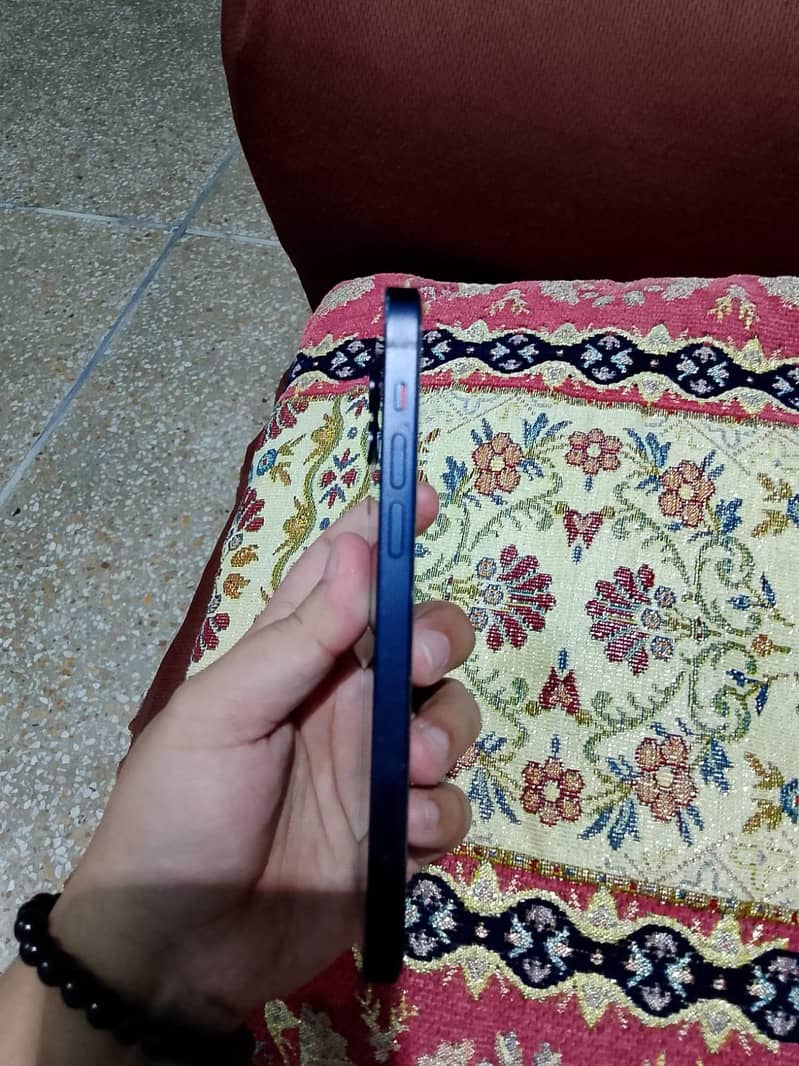 Apple iPhone 12 3