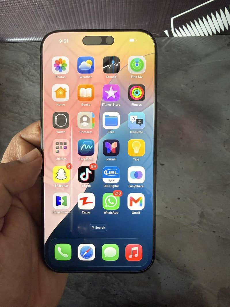 Apple iPhone 16 Pro Max 1
