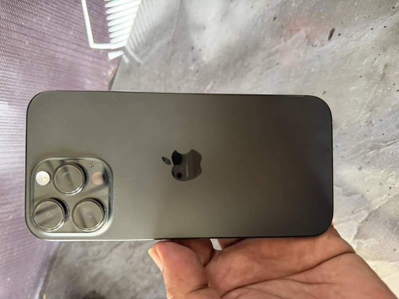 Apple iPhone 16 Pro Max 3