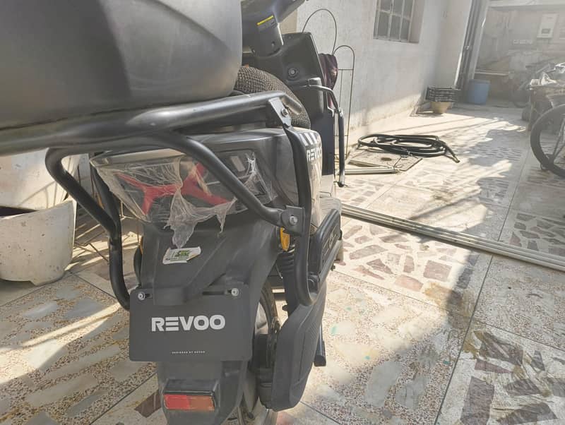 Revoo C32 1