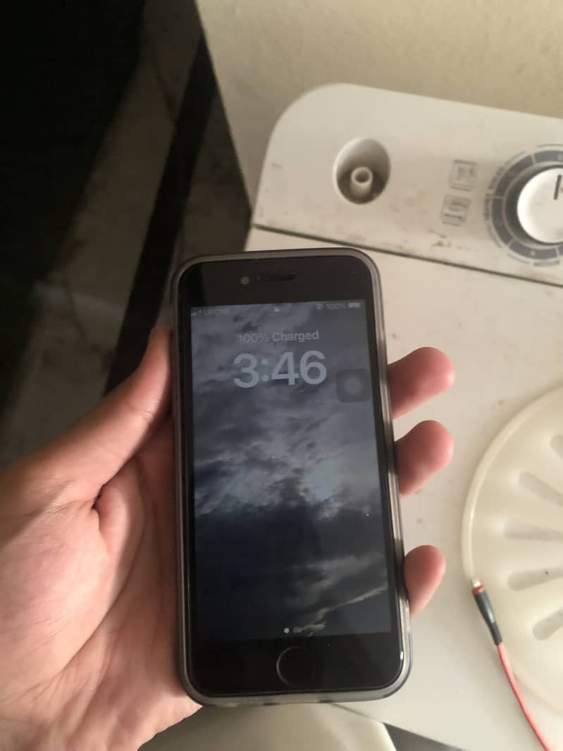 Apple iPhone 8 0