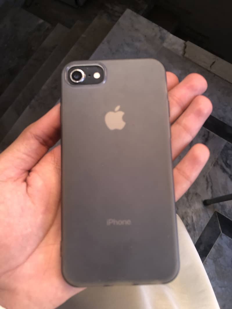 Apple iPhone 8 1