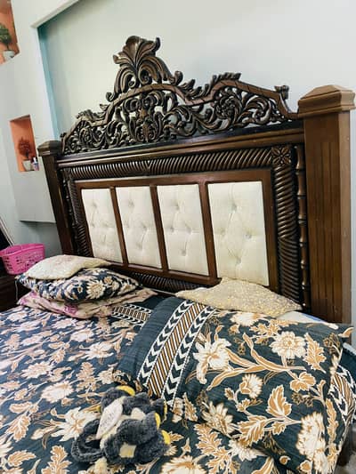 Bed set with 2 side table and dressing table