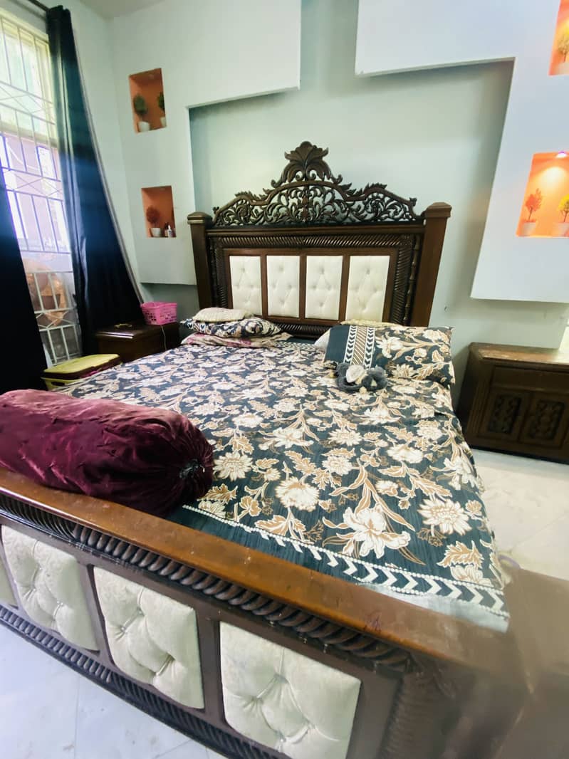 Bed set with 2 side table and dressing table 1