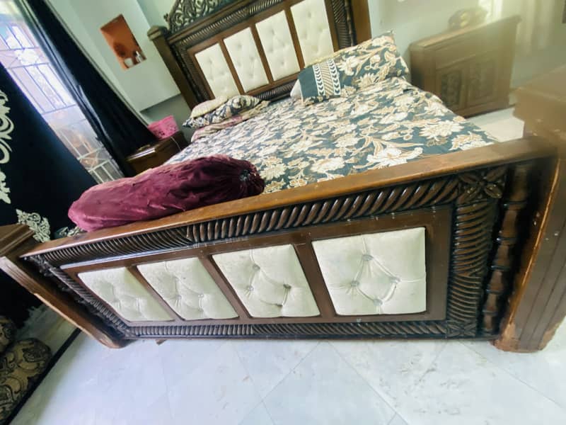 Bed set with 2 side table and dressing table 2