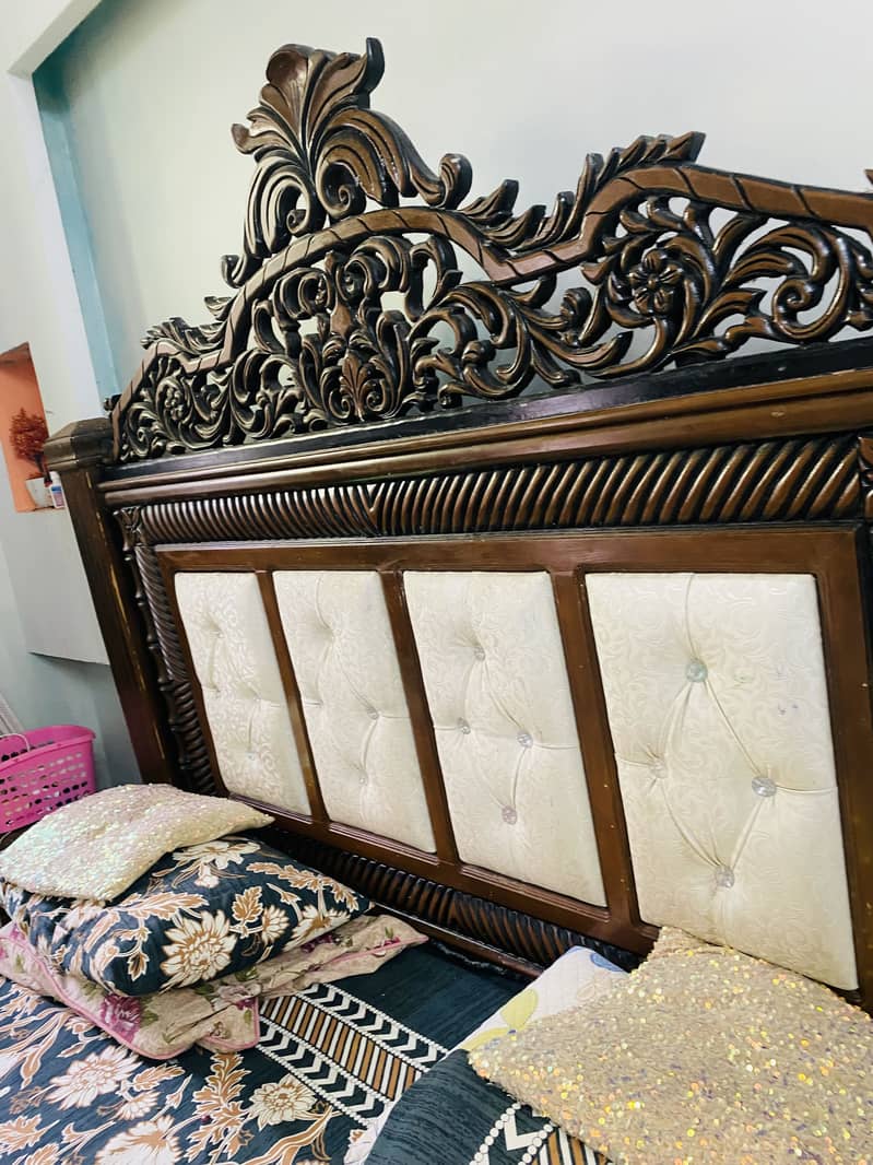 Bed set with 2 side table and dressing table 4