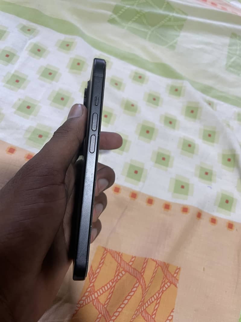 Apple iPhone 15 3