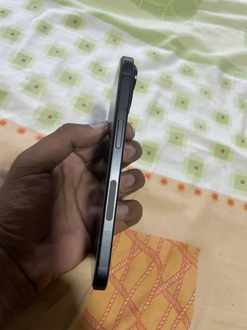 Apple iPhone 15 4