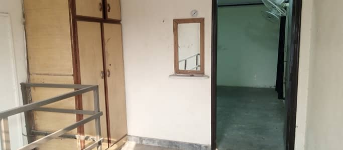 3.5 marla 2nd floor portion for rent in johar town phase 2