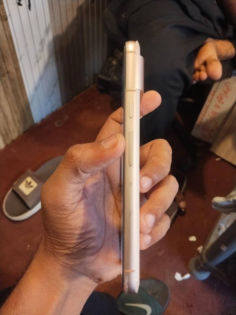 Google Pixel 8 3