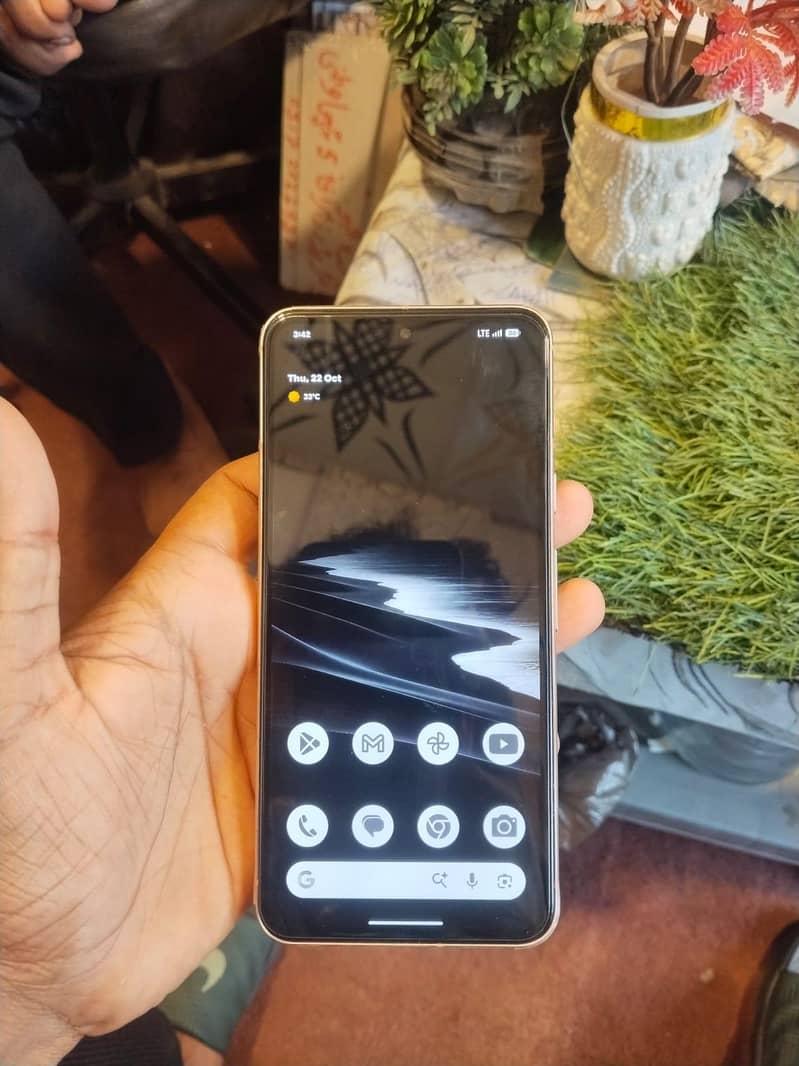 Google Pixel 8 4
