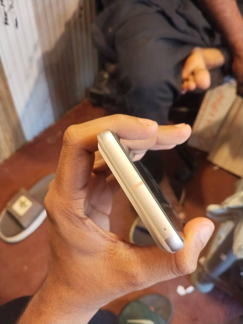 Google Pixel 8 5