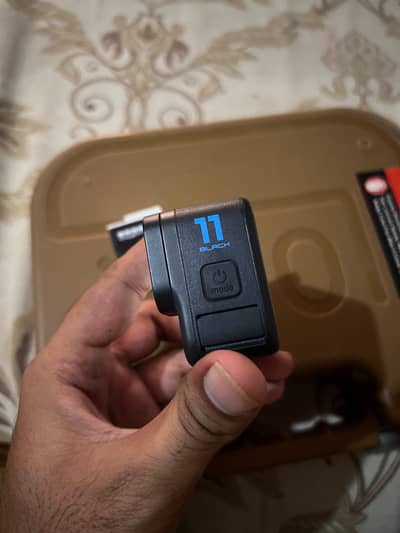 gopro 11 black with 2 batteries