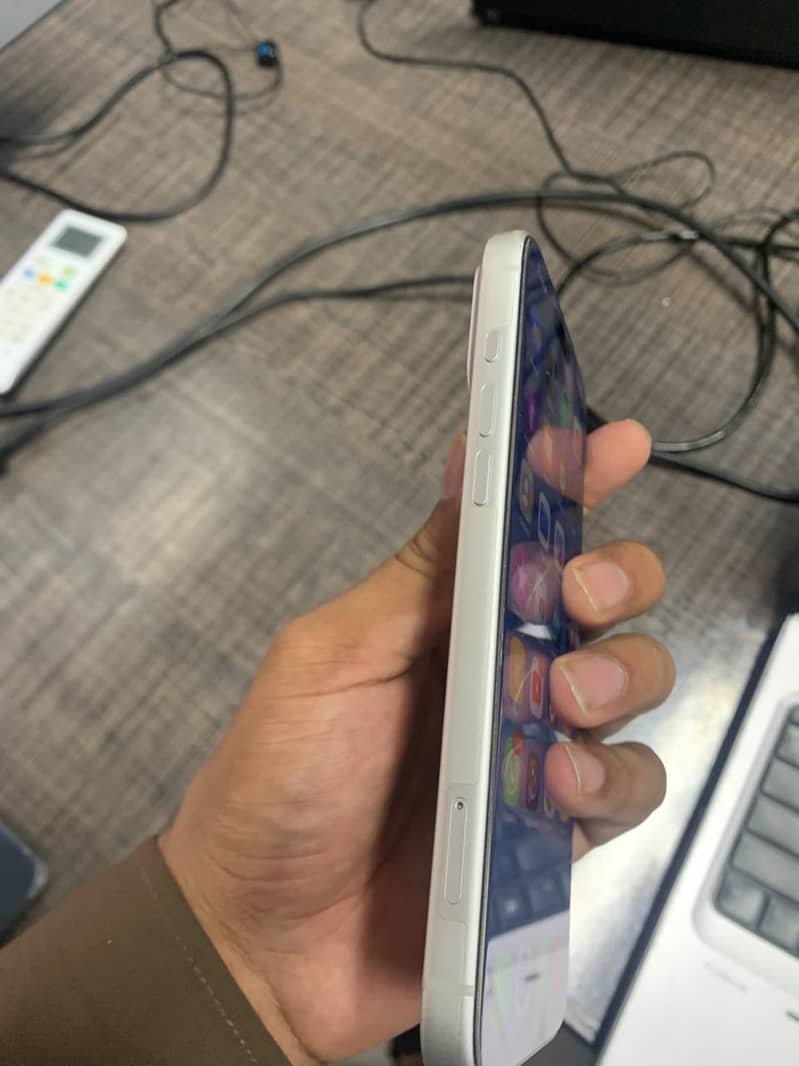 Apple iPhone 17 Pro Max 4
