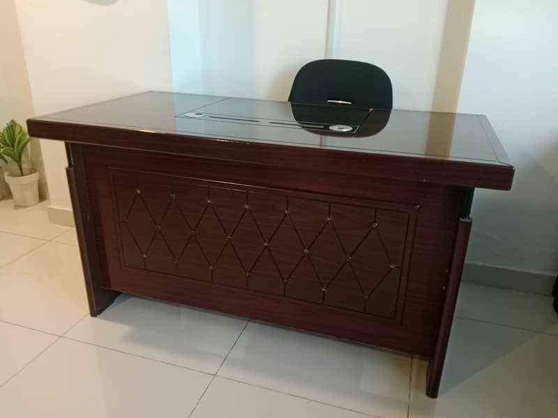 Executive Table 0