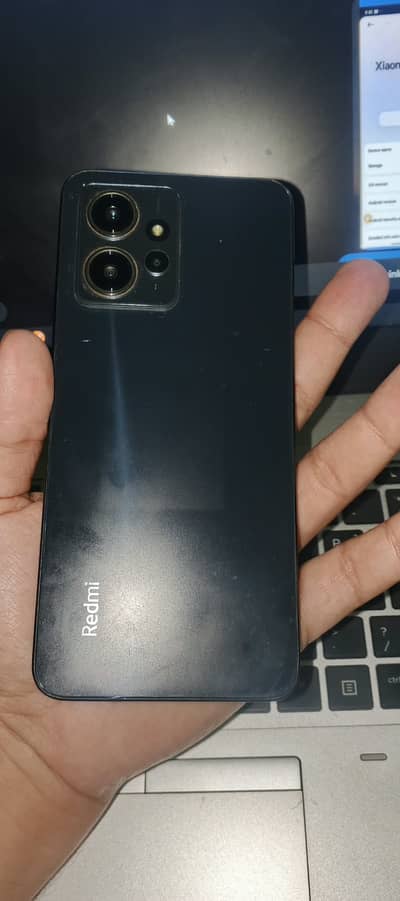 Redmi Note 12 (8GB / 128GB) par jab sirf ek bariq (hairline) line chlt
