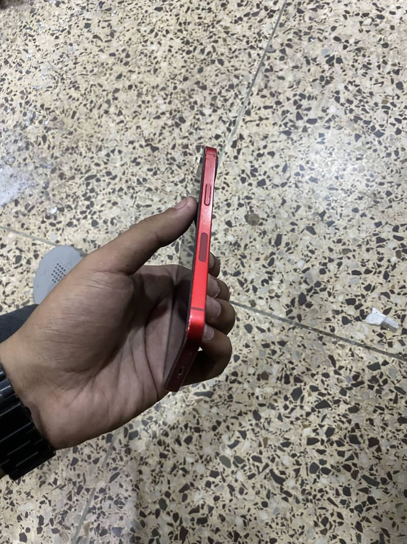 Apple iPhone 13 2