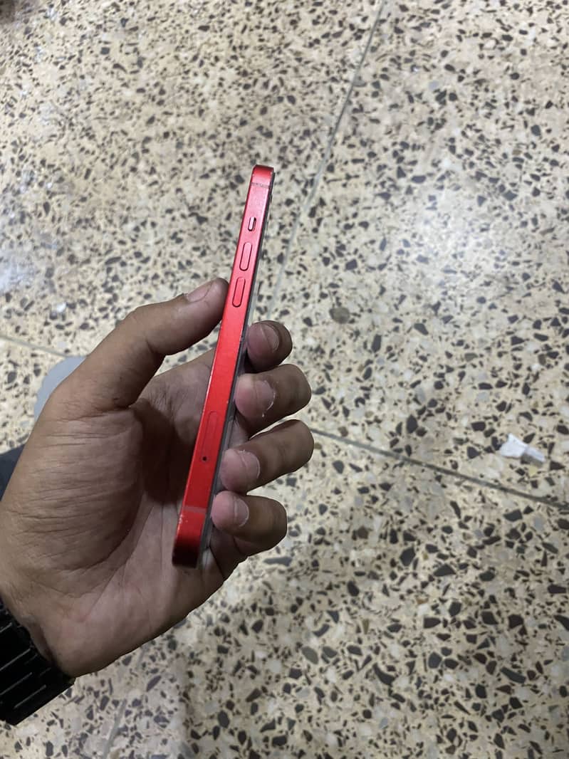 Apple iPhone 13 4