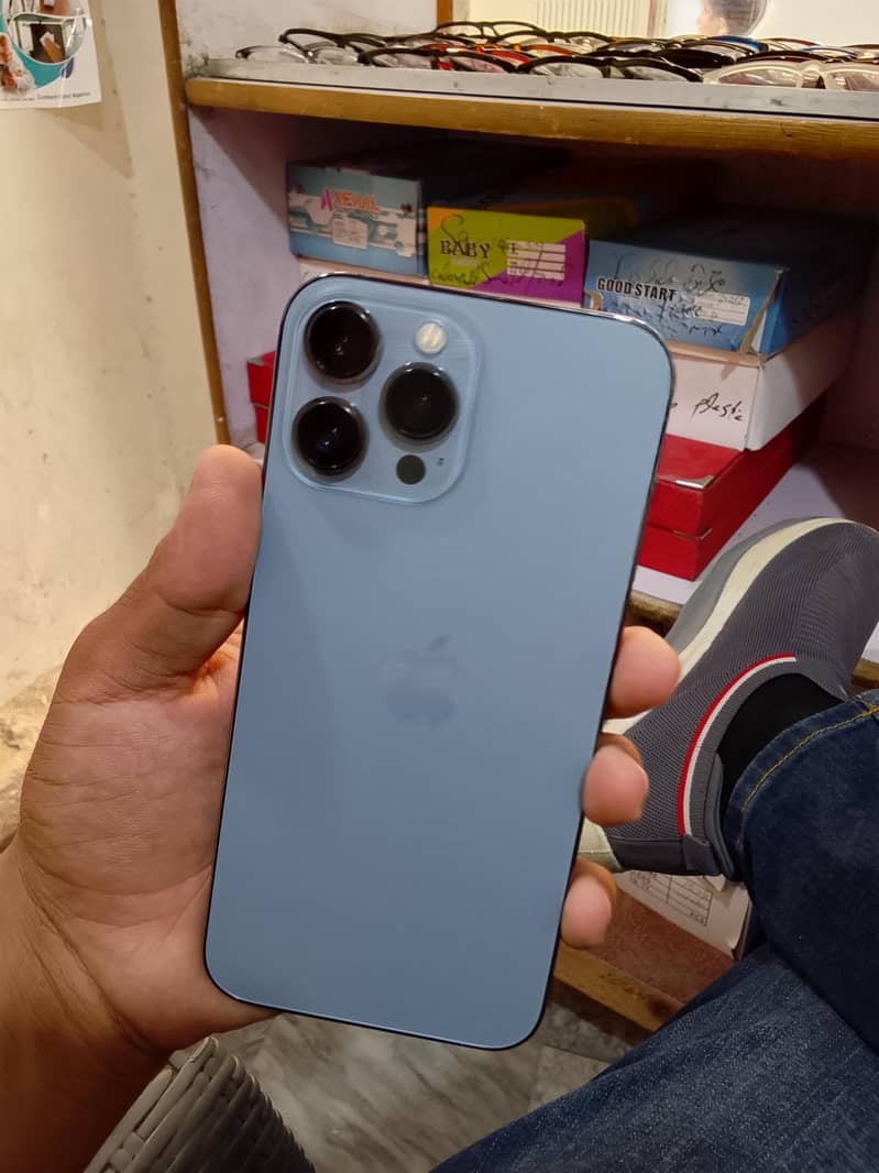 Apple iPhone 13 Pro Max 1