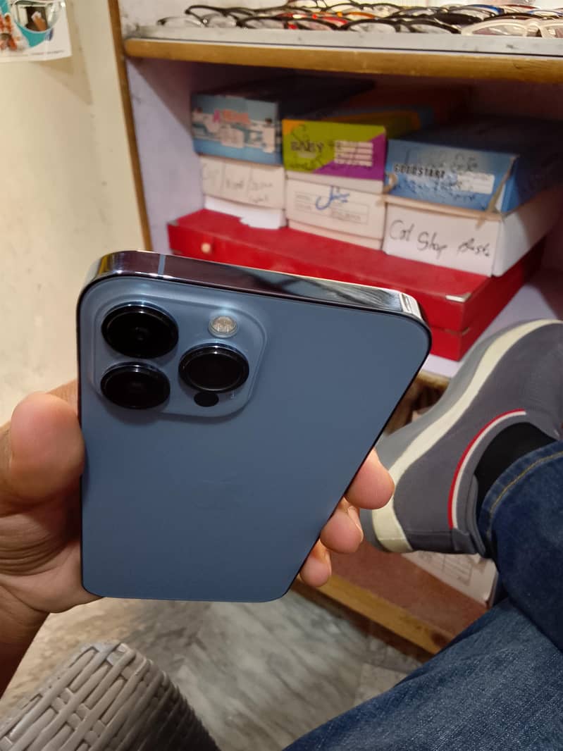 Apple iPhone 13 Pro Max 2