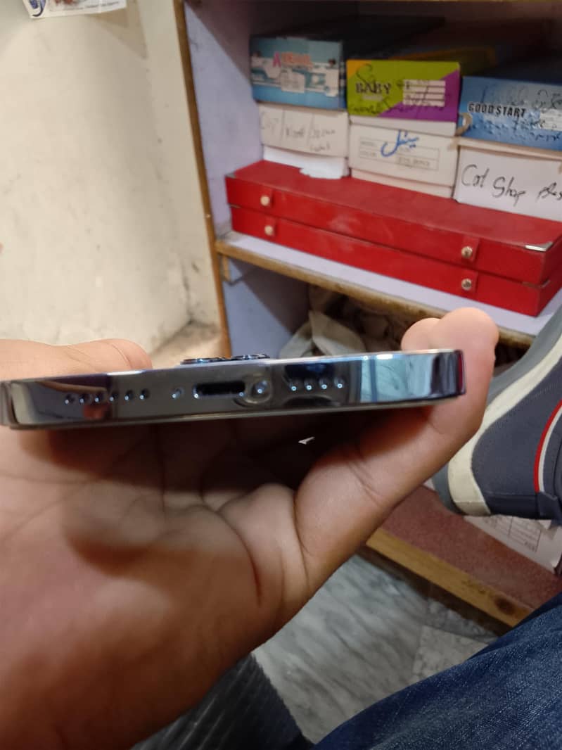 Apple iPhone 13 Pro Max 4