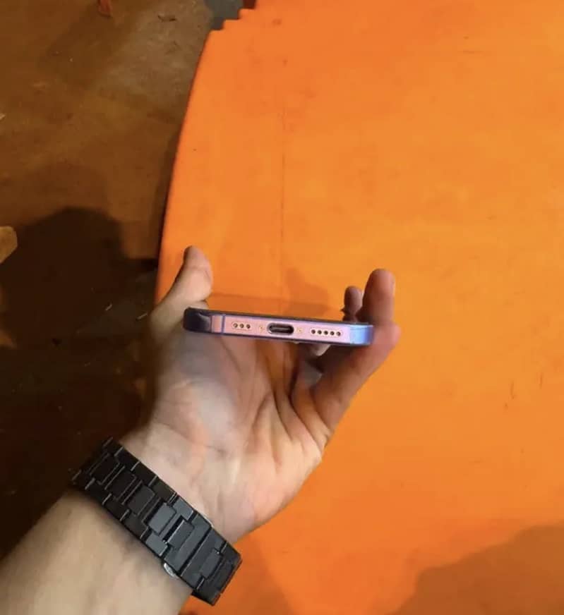 Apple iPhone 16jv 3