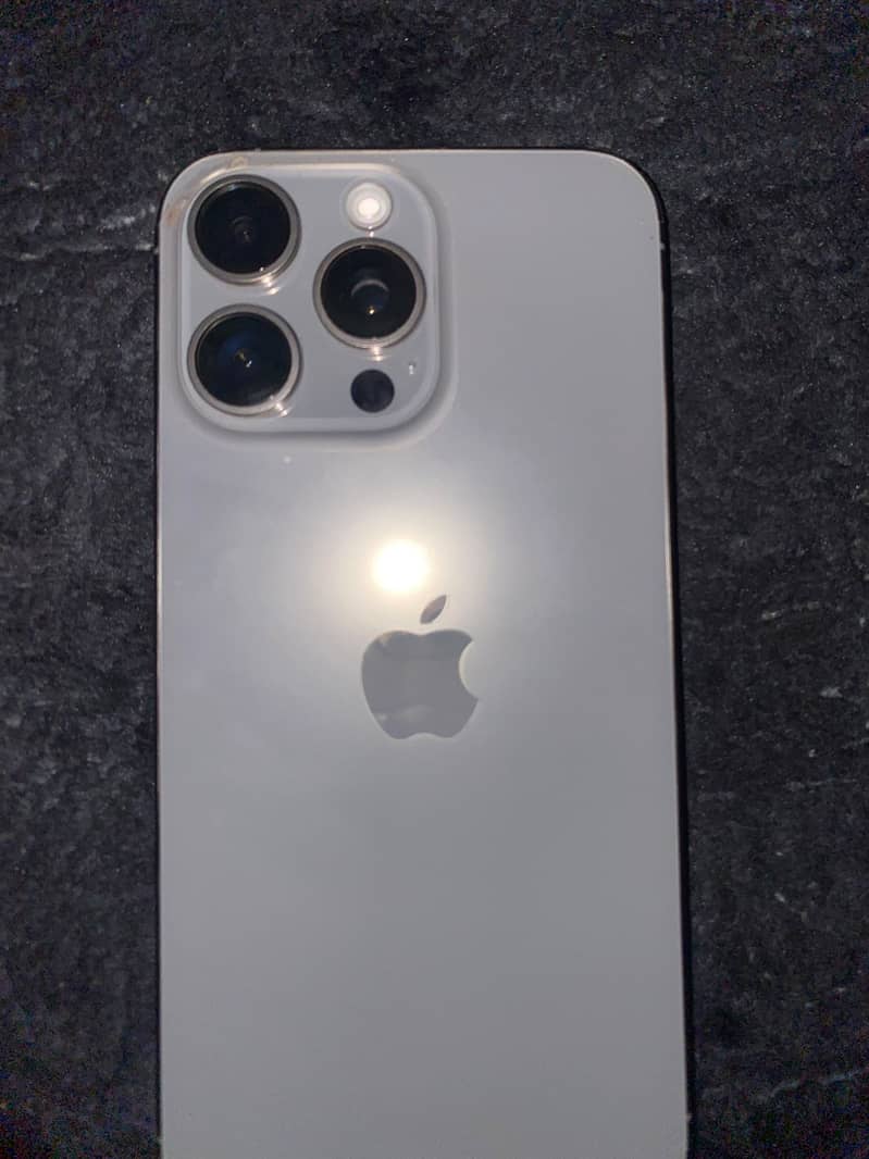 Apple iPhone 15 Pro Max 0