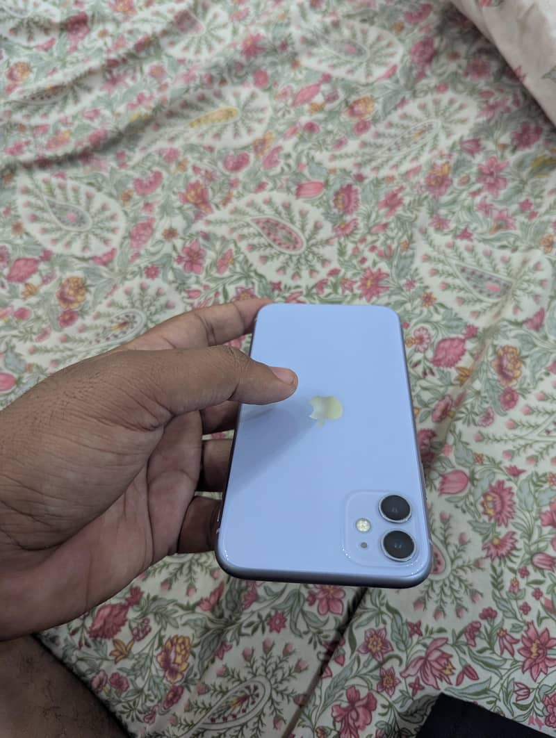 Apple iPhone 11 3