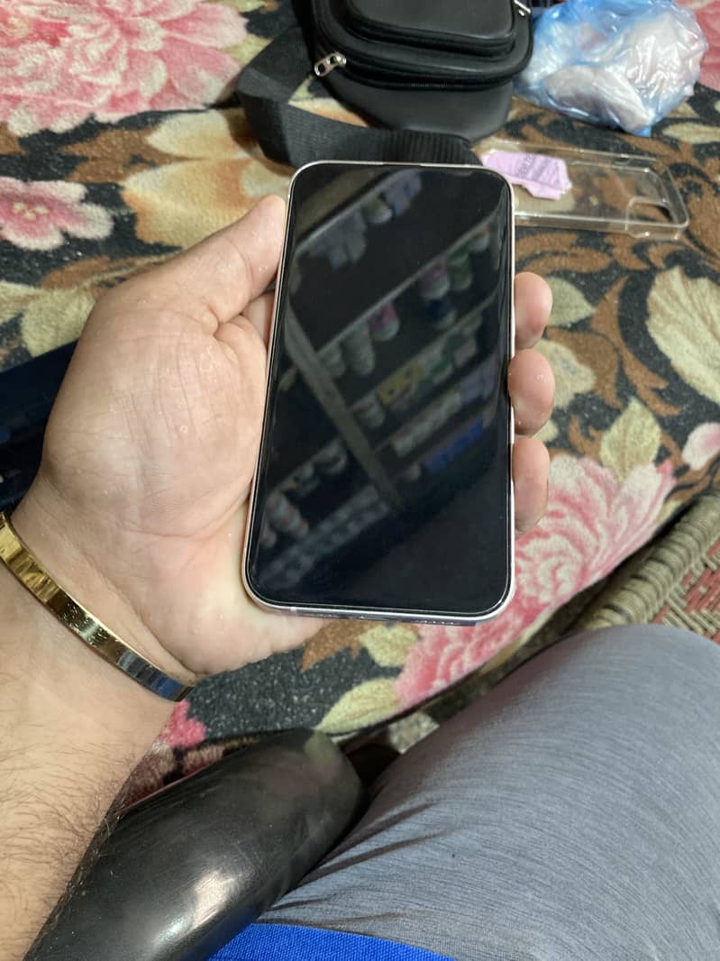 Apple iPhone 13 2