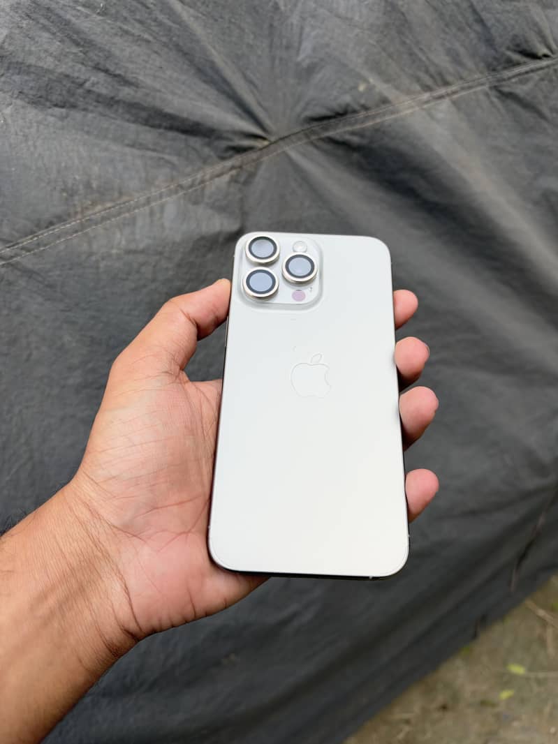 Apple iPhone 15 Pro Max 0